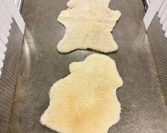 151 Setof2SheepskinRugsNaturalWhiteCreamTones
