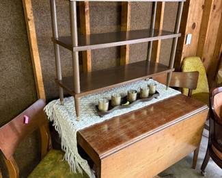 Drop leaf table