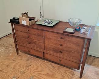 Mt. Airy Furniture dresser with Mirror