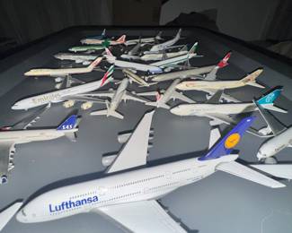 Die-cast airplanes