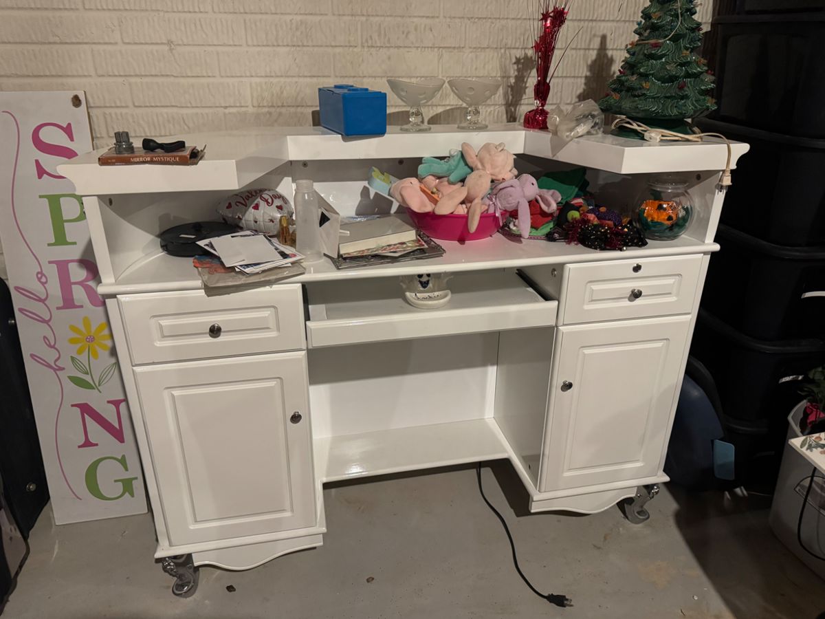 Front Desk - Salon, Office, Bar?  