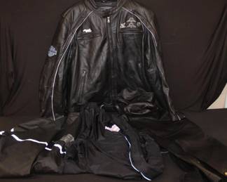 4pcs Men's Harley Davidson Leather Jacket, Chaps, Rain Jacket, Sizes 2XL, 3XL, & 4XL 