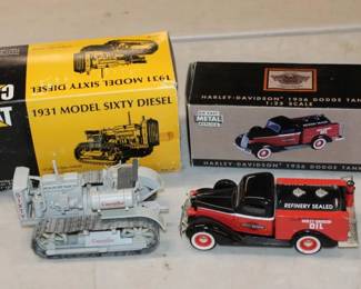 2pcs 1931 Model Sixty Diesel Excavator & Harley Davidson 1936 Dodge Tanker
with boxes 