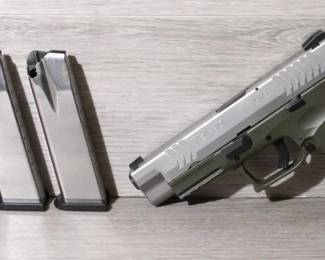 Springfield XP-40 4.5 w/ 4 16 round mags 40SW Cal. SER# MG242924