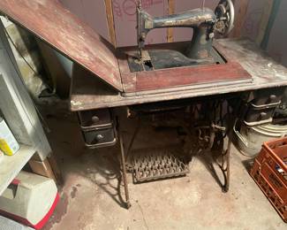 1910 Singer Sewing Machine