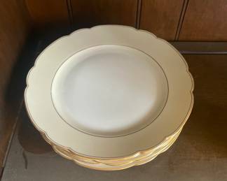 Bulvaria China, gold trim