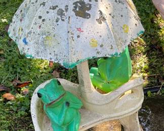 Cement 2 Frogs on a bench under an umbrella