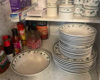 Nice Dish Set Service for 8