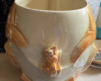 Vintage McCoy Cookie Jar top is missing