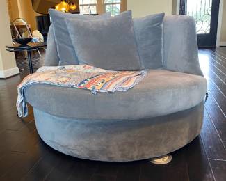 Oversize downfield, comfy mod chair