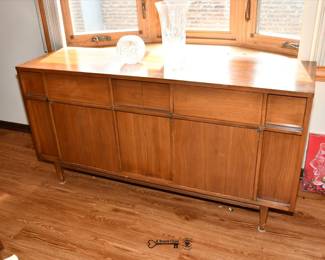 097Dining Room Furniture