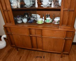 095Dining Room Furniture