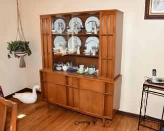 091Dining Room Furniture