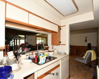 323Second Kitchen