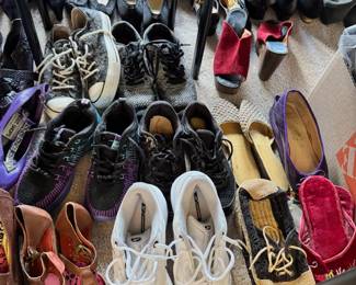 Women's Shoes *Most size 5-6*