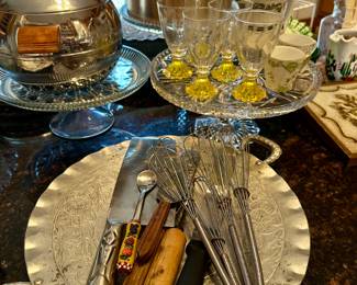 Various kitchen items