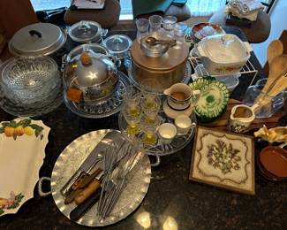 Various kitchen items