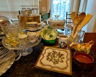 Various kitchen items
