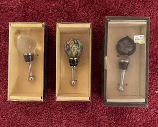 Assorted wine bottle stoppers