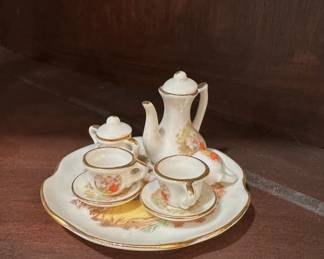Mini porcelain tea set