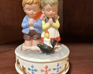 "Jesus Loves Me" Music box