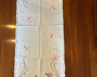 Vtg. embroidered runner