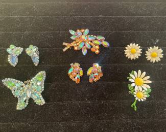 Vintage brooch & earrings sets Weiss