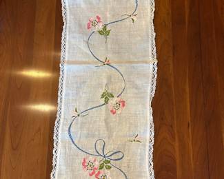 Vtg. embroidered runner