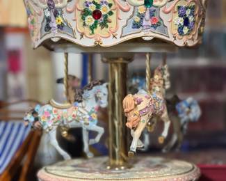 Musical Animated Carousel Grandeur Noel Limited Edition