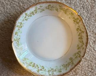 Wm Geurin & Company French Limoge. Ivy border and 24 carat gold trim on the scalloped edge.  Next photo shows the mark.  This is a complete set, including all serving pieces.  An amazing find! Excellent condition.