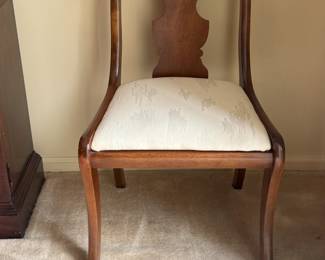 Queen Ann chair, a total of 4.