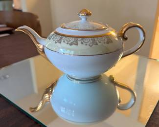 Tea time?  This German Rosenthal 24 carat tea pot serves up a nice 'cuppa'.  Not just another pretty exterior.