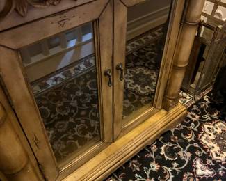 Entry cabinet 