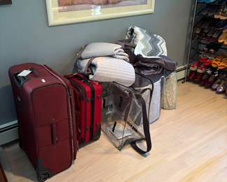 Suitcases and quilts 