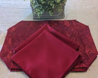 6 Placemat w/6 matching Cloth napkins
