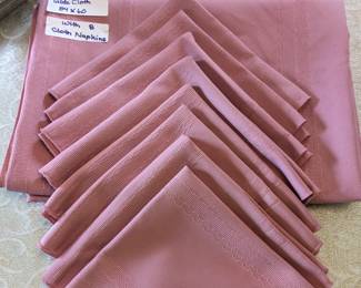 84 X 60 Table Cloth w/8 matching Cloth Napkins