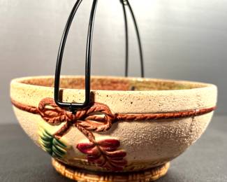 Pottery basket with handle