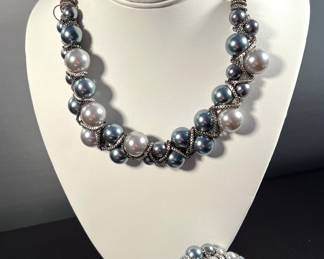 Necklace, pierced earrings and cuff bracelet 