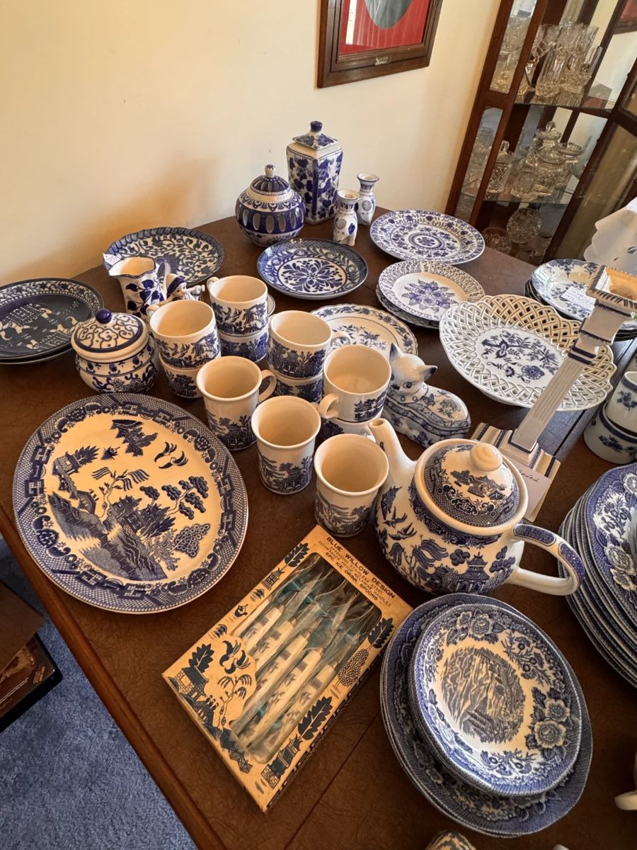 Of course this house has a Blue Willow collection!