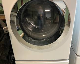 Frigidaire Washer and dryer on stands with storage drawers! Work perfectly, I used them both!