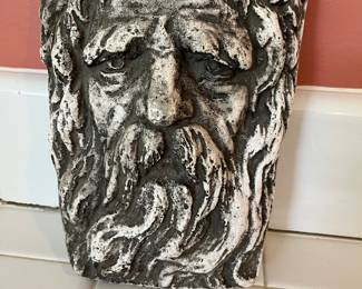 Awesomely interesting sculpture...I could look at this for the longest time...the expression is captivating!