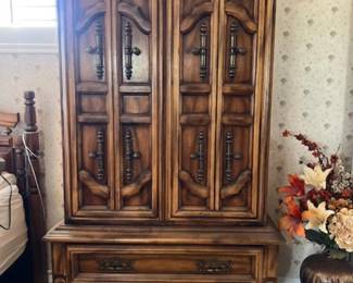 Vintage wardrobe dresser