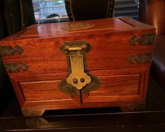 Vintage chinese jewelry box