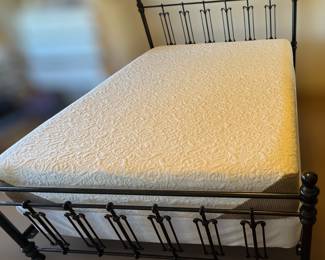 Queen memory foam mattress set & frame