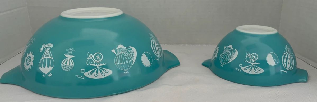 001 Vintage Pyrex "Hot Air Balloons" Cinderella Bowls 444, 441