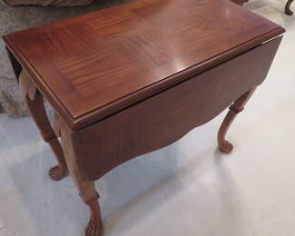 Drop leaf side table