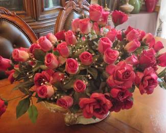 Rose floral arrangement
