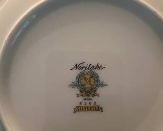 Full 12pc china set impeccable condition