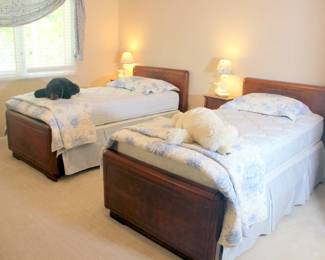 Twin Bedroom Set (Twin Beds, Mattress Sets, Chest of Drawers, Vanity with Mirror, Vanity Bench, 2 Night Stands)
