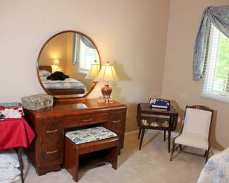 Twin Bedroom Set (Twin Beds, Mattress Sets, Chest of Drawers, Vanity with Mirror, Vanity Bench, 2 Night Stands)